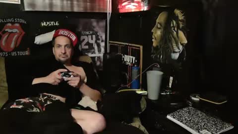 Snapshot of n3v3rpanic1 chatting on 01/14/25, 06:45 SnackPants online show from 01/14/25, 06:45