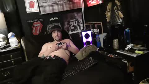 Snapshot of n3v3rpanic1 chatting on 01/16/25, 04:17 SnackPants online show from 01/16/25, 04:17