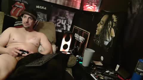 Snapshot of n3v3rpanic1 chatting on 01/19/25, 01:21 SnackPants online show from 01/19/25, 01:21