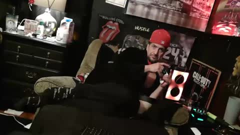 Snapshot of n3v3rpanic1 chatting on 01/19/25, 04:22 SnackPants online show from 01/19/25, 04:22