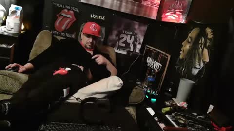 Snapshot of n3v3rpanic1 chatting on 01/19/25, 07:25 SnackPants online show from 01/19/25, 07:25