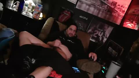 Snapshot of n3v3rpanic1 chatting on 01/20/25, 01:11 SnackPants online show from 01/20/25, 01:11