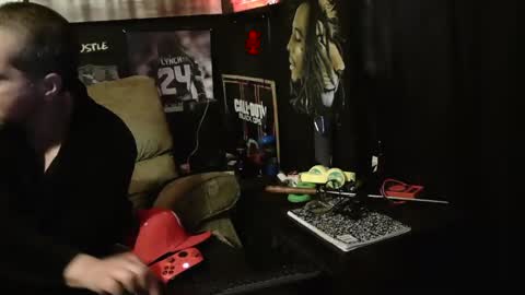 Snapshot of n3v3rpanic1 chatting on 01/21/25, 03:26 SnackPants online show from 01/21/25, 03:26