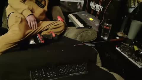 Snapshot of n3v3rpanic1 chatting on 01/22/25, 09:24 SnackPants online show from 01/22/25, 09:24