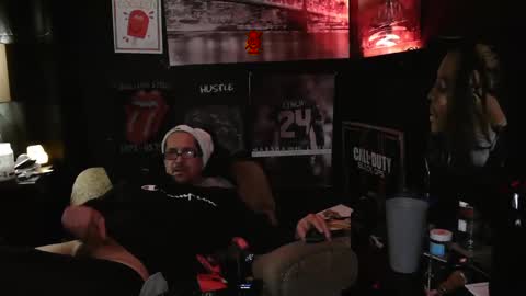 Snapshot of n3v3rpanic1 chatting on 01/29/25, 12:02 SnackPants online show from 01/29/25, 12:02