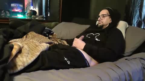 Snapshot of n3v3rpanic1 chatting on 01/30/25, 05:17 SnackPants online show from 01/30/25, 05:17