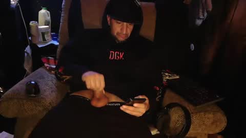 Snapshot of n3v3rpanic1 chatting on 03/01/25, 09:51 SnackPants online show from 03/01/25, 09:51