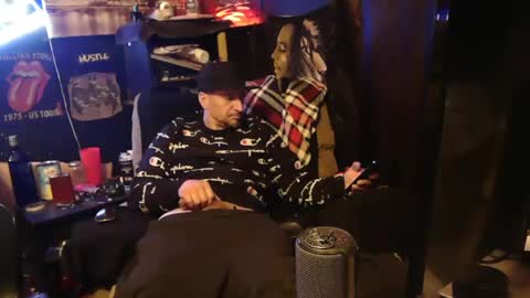 Snapshot of n3v3rpanic1 chatting on 03/06/25, 09:03 SnackPants online show from 03/06/25, 09:03