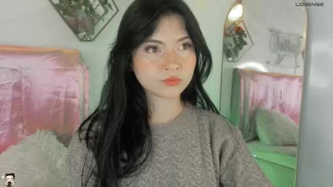 naamah_b online show from 10/13/25, 02:06