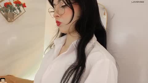 naamah_b online show from 04/20/26, 02:31