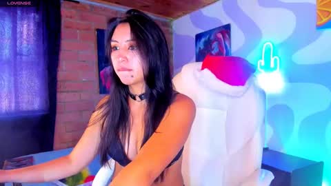 Snapshot of naaoomi chatting on 12/28/24, 07:43 Camila- free online show from 12/28/24, 07:43