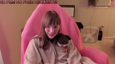 Snapshot of nacmar chatting on 01/23/25, 10:32 Natalie Marlo online show from 01/23/25, 10:32