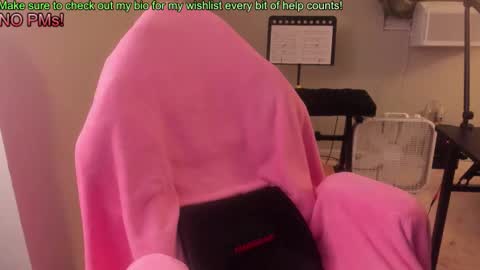 Snapshot of nacmar chatting on 10/21/25, 02:12 Natalie Marlo online show from 10/21/25, 02:12