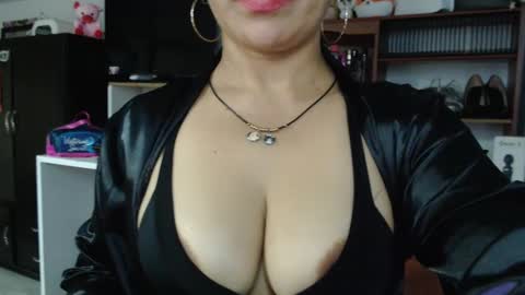 Nadia  online show from 02/05/25, 07:39