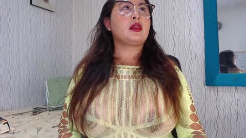 Snapshot of nadiawhite_ chatting on 02/02/25, 10:13 Nadia online show from 02/02/25, 10:13