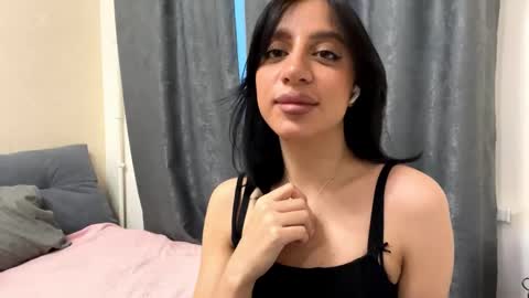 Snapshot of nadinevanni chatting on 05/23/26, 01:37 Leya online show from 05/23/26, 01:37