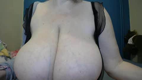 Snapshot of nadinnnea chatting on 01/25/25, 06:24 nadinnnea online show from 01/25/25, 06:24
