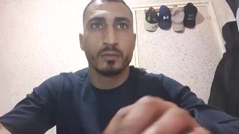 Snapshot of nadirff16 chatting on 02/15/26, 06:04 V online show from 02/15/26, 06:04