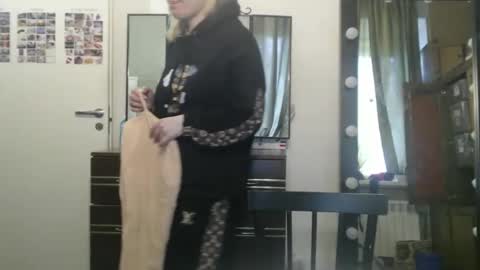 nadyagt online show from 04/18/26, 11:03