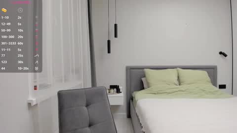 Snapshot of nadyayax chatting on 10/21/25, 01:12 Nadya online show from 10/21/25, 01:12