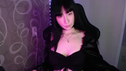 Naemi online show from 09/11/25, 02:06