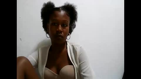 Snapshot of nah296652 chatting on 05/26/26, 06:48 nah296652 online show from 05/26/26, 06:48