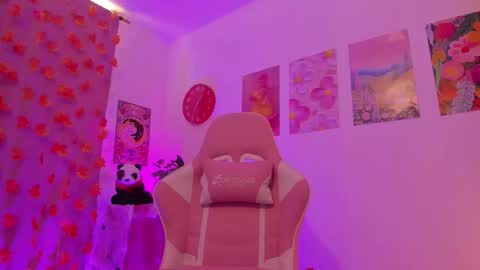 Snapshot of naharasoler chatting on 10/26/25, 04:35 Nahara Soler online show from 10/26/25, 04:35