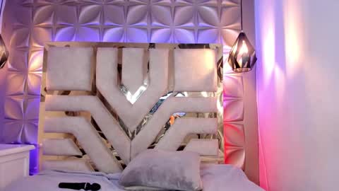 Snapshot of nahia_low chatting on 01/31/25, 08:01  Valeria  online show from 01/31/25, 08:01