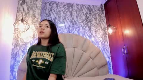 Snapshot of nahia_low chatting on 02/21/25, 03:12  Valeria  online show from 02/21/25, 03:12