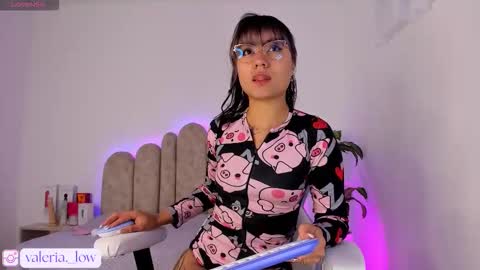 Snapshot of nahia_low chatting on 09/18/25, 06:04  Valeria  online show from 09/18/25, 06:04