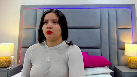 Nahia  online show from 11/13/25, 11:42