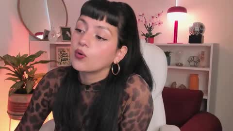 Nahia INDEPENDENT MODEL P online show from 01/12/26, 06:13