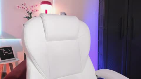 Nahia INDEPENDENT MODEL P online show from 04/08/26, 09:48