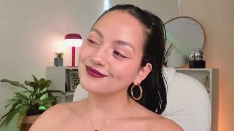 Nahia INDEPENDENT MODEL P online show from 07/25/26, 09:23