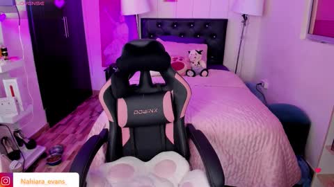 NAHIARA EVANS online show from 10/21/25, 07:58