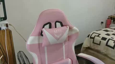 nahiarabiel online show from 04/12/26, 09:20