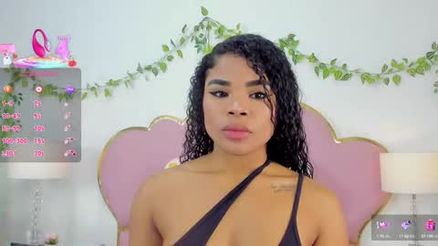 NahiaraReina  online show from 09/10/25, 01:22