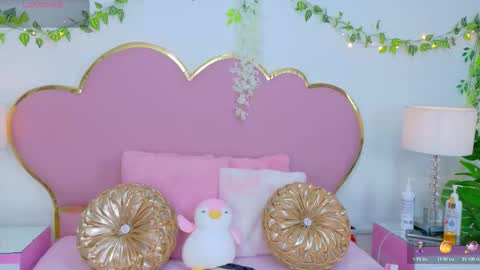 NahiaraReina  online show from 10/27/25, 12:53