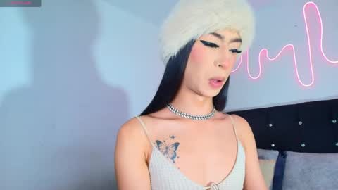 NahiaVictoria  online show from 05/15/26, 09:22