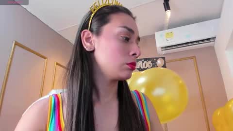 Snapshot of nahimithompson chatting on 10/27/25, 11:58 Nahimi online show from 10/27/25, 11:58