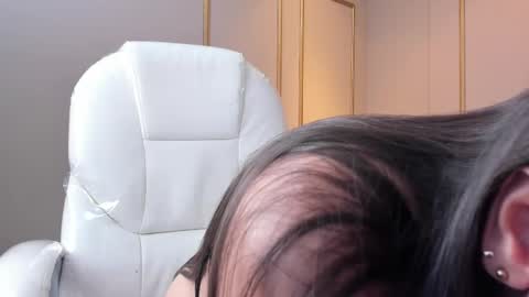 Snapshot of nahimithompson chatting on 10/30/25, 08:31 Nahimi online show from 10/30/25, 08:31