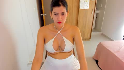 Snapshot of nahomi2021 chatting on 02/07/25, 01:15 independent model online show from 02/07/25, 01:15