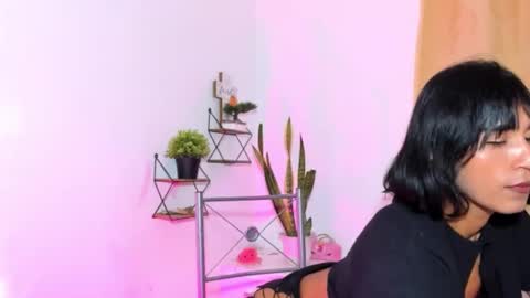  Naomi  online show from 11/08/25, 05:45