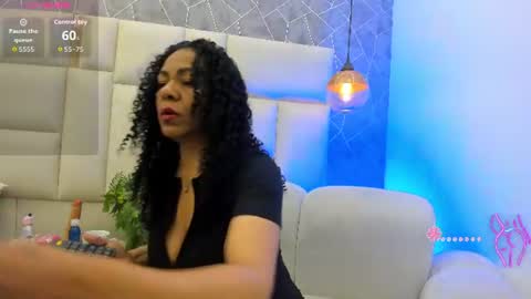 Snapshot of nahomi_dominique chatting on 07/04/26, 12:33 Nahomi Dominique online show from 07/04/26, 12:33