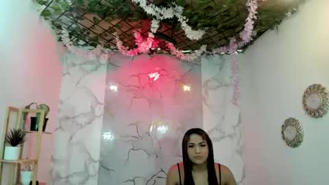 nahomi_hot2002 online show from 05/01/26, 12:32