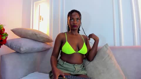 Snapshot of nahomi_williams_ chatting on 02/17/26, 12:45 Nahomi online show from 02/17/26, 12:45