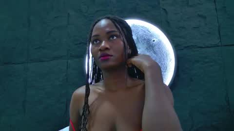 Snapshot of nahomi_williams_ chatting on 02/18/26, 12:12 Nahomi online show from 02/18/26, 12:12