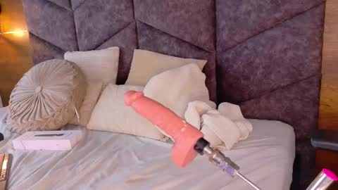  VICTORIA  online show from 03/08/26, 02:15