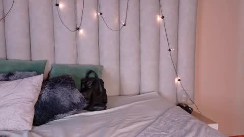  VICTORIA  online show from 04/21/26, 07:50