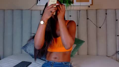 Snapshot of nahomicampbell_ chatting on 05/20/26, 08:37 VICTORIA online show from 05/20/26, 08:37